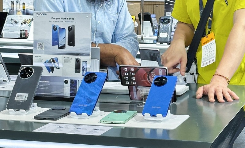 Doogee представила тонкие смартфоны с проекторами и другие новинки на выставке Global Sources в Гонконге