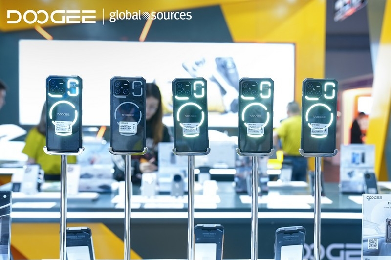 Doogee представила тонкие смартфоны с проекторами и другие новинки на выставке Global Sources в Гонконге