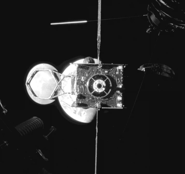 Космический аппарат MEV-1 впервые в истории отстыковался от спутника, которому 5 лет продлевал жизнь