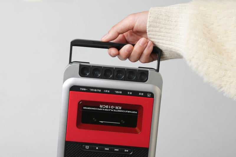 Представлен портативный кассетный магнитофон Kenko Tokina KR-019CR с MP3-конвертером
