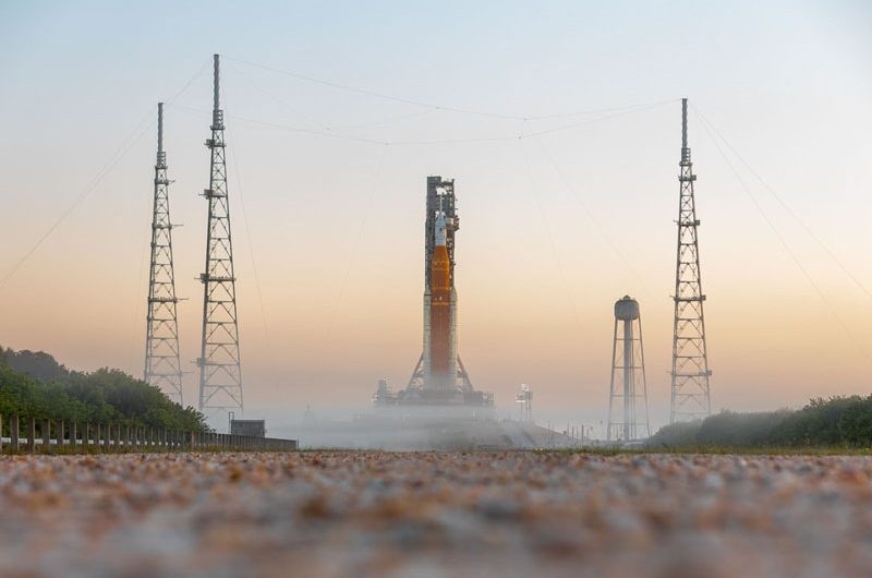 Трамп предложил закрыть текущую программу освоения Луны, но прежде утереть нос Китаю