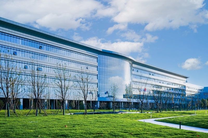 Второй по величине китайский производитель чипов заявил, что не боится влияния импортных пошлин США