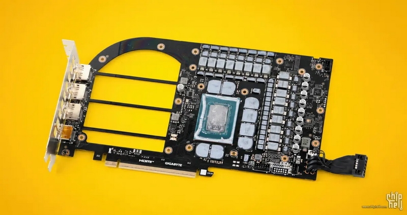Gigabyte выпустила дырявую видеокарту &mdash; в плате Aorus GeForce RTX 5080 Infinity Wood оказалось четыре огромных выреза