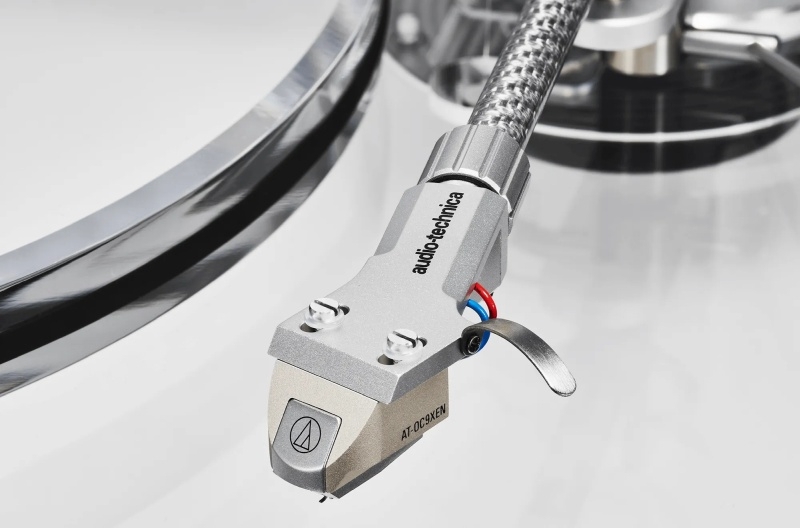 Audio-Technica представила полностью прозрачный виниловый проигрыватель за $2000