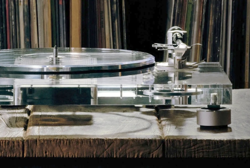 Audio-Technica представила полностью прозрачный виниловый проигрыватель за $2000